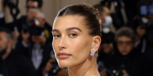 ادکلنی در پاسخ به انتقادات؛ عطر مورد علاقه هیلی بیبر وجود خارجی ندارد!