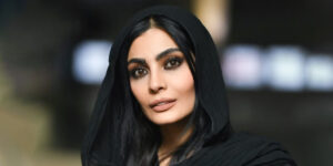 سرمه‌ای و کرم را به سبک صحرا اسدالهی ست کنید