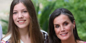 مادر یا دختر؟ ملکه و شاهدخت اسپانیا با لباس‌های ست قرمز دیده شدند