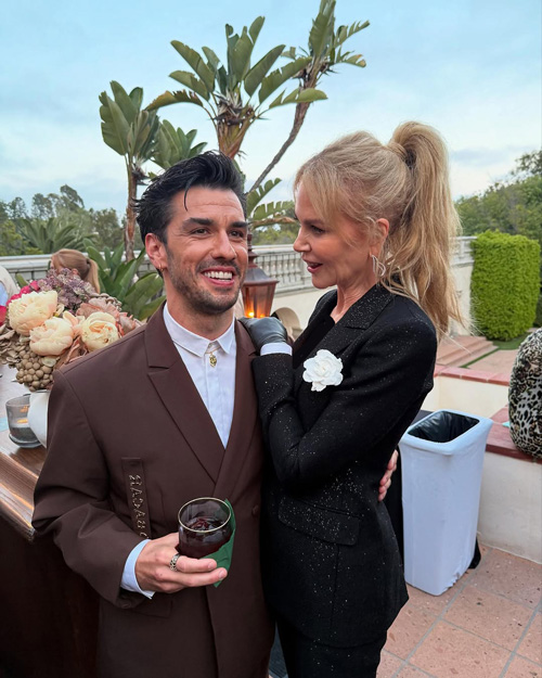 کت و شلوار قهوه‌ای آراس آیدین