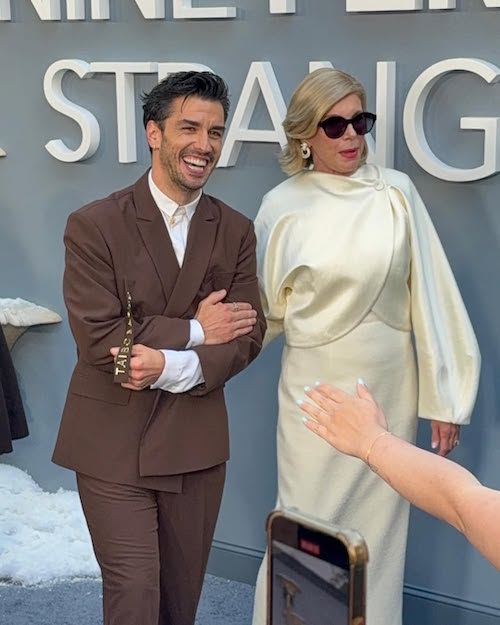 کت و شلوار قهوه‌ای آراس آیدین