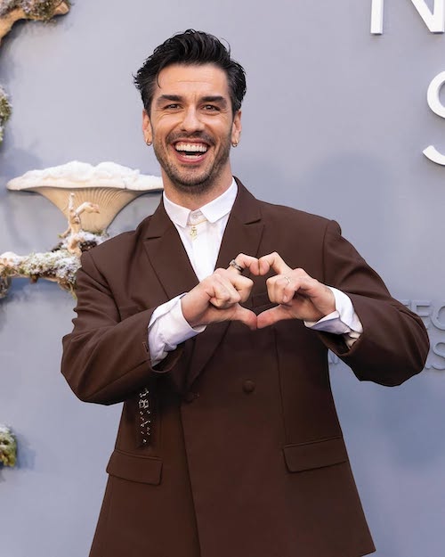 کت و شلوار قهوه‌ای آراس آیدین