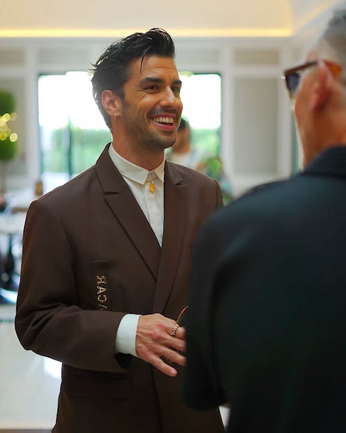 کت و شلوار قهوه‌ای آراس آیدین