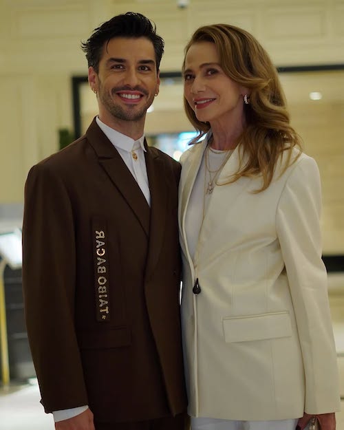 کت و شلوار قهوه‌ای آراس آیدین