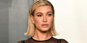 لباسی که تماما از بند ساعت ساخته شد و بر تن هیلی بیبر درخشید