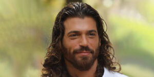 آبروی کل ترکیه با این شلوار گل‌گلی آقای بازیگر ترک به باد رفت!