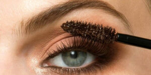 بهترین ریمل متناسب با رنگ چشم شما کدام است؟ آگاهانه انتخاب کنید