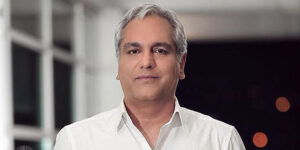 مهران مدیری سلیقه جذابش را اینبار به روی صحنه کنسرت آورد