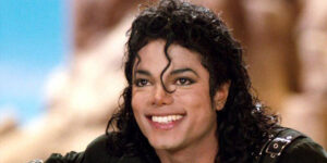 چرا مایکل جکسون فقط یک دستکش می‌انداخت؟ رازهای عجیبی درباره استایل محبوب‌ترین خواننده تاریخ