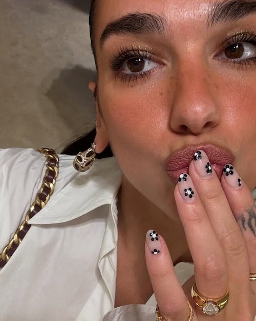 طرح ناخن‌های دوآ لیپا