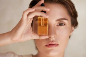 ویتامین C؛ معجزه‌ای که اگر درست استفاده کنید پوست‌تان را زیباتر می‌کند