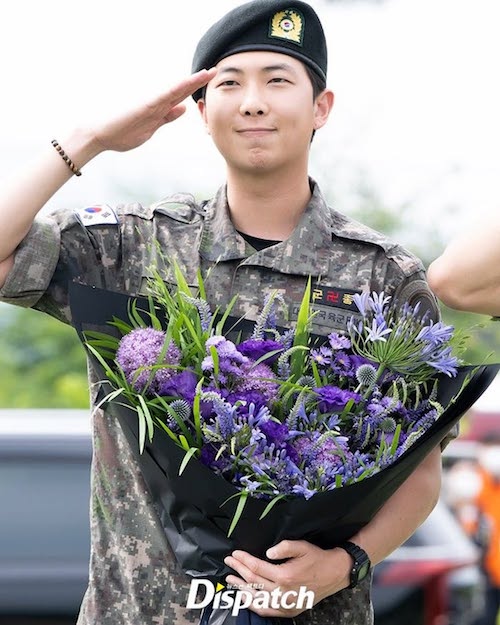 اعضای بی‌تی‌اس با لباس سربازی