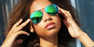 کدام عینک آفتابی برای صورت گرد؟ راهنمایی کامل برای کسانی که صورت گرد دارند