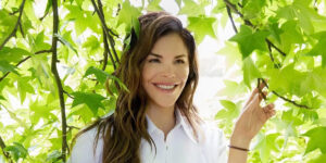 لباس عروس لاکچری عروس مشهور این روزها که 900 ساعت دستدوزی روی آن انجام شده!