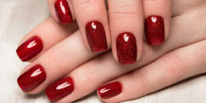 ویدئویی از تبلیغ لاک ناخن در سال ۱۹۷۰ که پربازدید شد