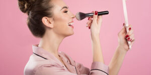 ۱۰ ترفند آرایشی ساده که هر خانمی باید بداند