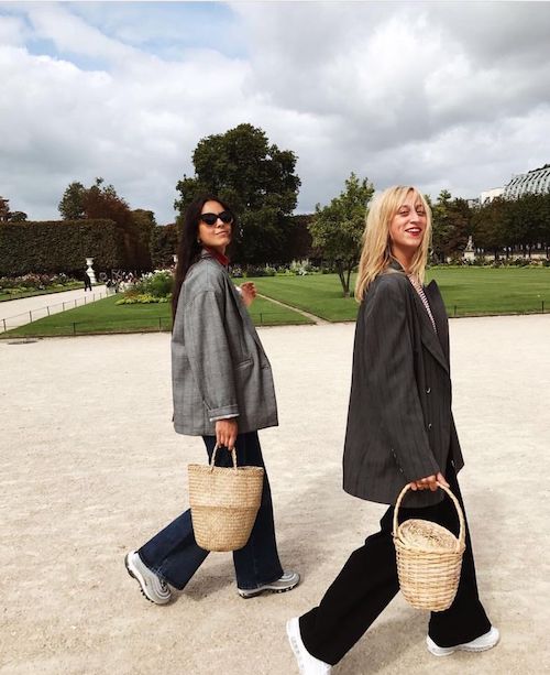 استایل تابستانی با کیف‌های حصیری