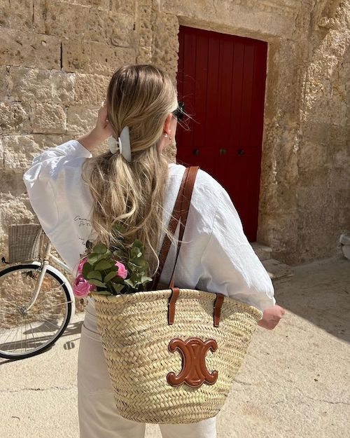 استایل تابستانی با کیف‌های حصیری