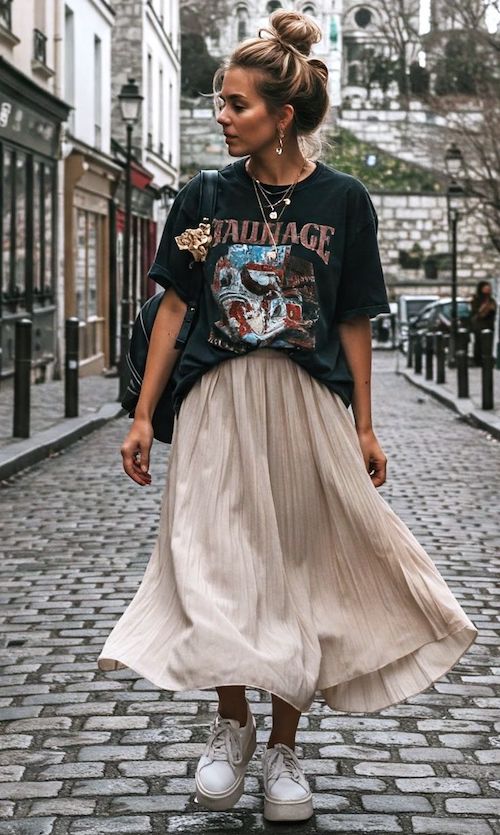 ترکیب تی‌شرت لانگ و دامن