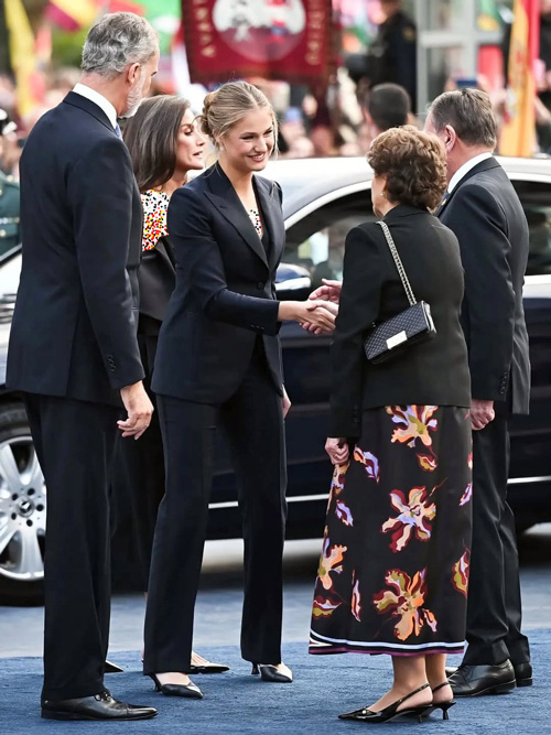 پیراهن متفاوت ملکه لتیزیا