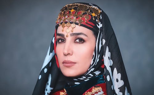 سوگل طهماسبی با لباس لری