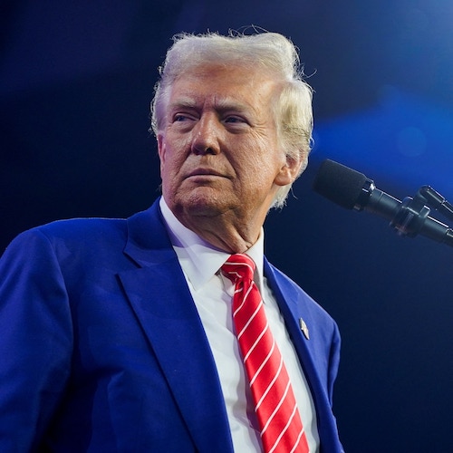 کت و شلوار آبی مردان قدرتمند