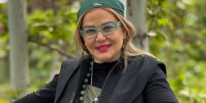 بهاره رهنما با یک استایل شلخته دیگر در رونمایی یک کتاب دیده شد