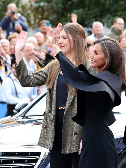 پیراهن متفاوت ملکه لتیزیا