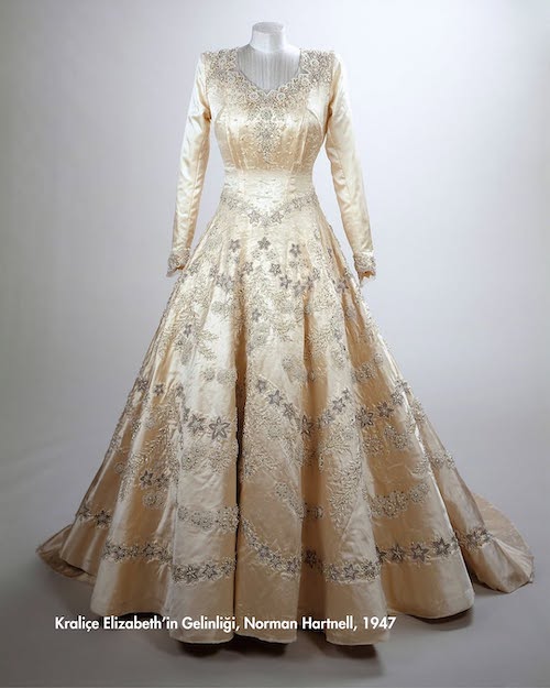 مزایده پیراهن‌های ملکه الیزابت