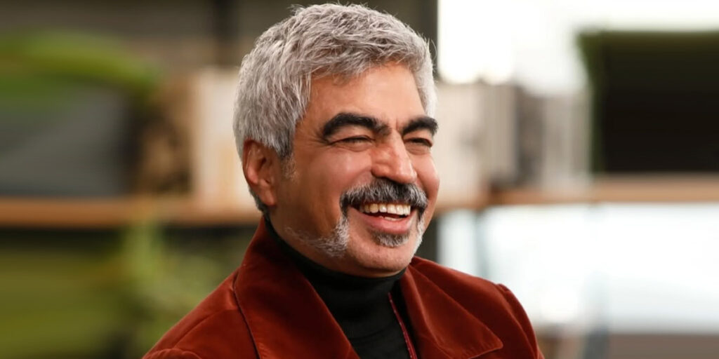 باز هم سروش صحت و باز هم ساعتی که توجه مخاطبان را جلب کرد