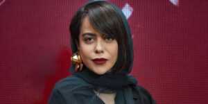 ترند جدید شلوار خمره‌ای، پای خانم بازیگر «از یاد رفته» دیده شد