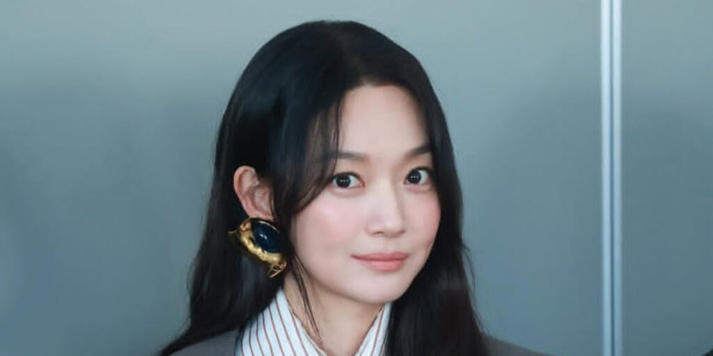 این کفش عجیب و غریب حتی در پای ستاره مشهور کره هم دیده شد!