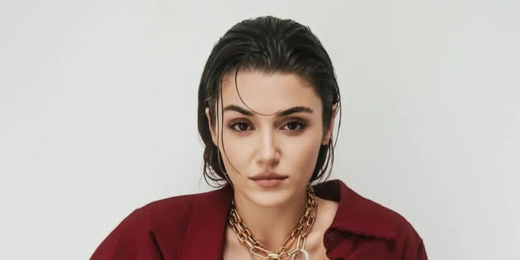 لباس دوم هانده ارچل در مراسم لاکچری پسر طراح مشهور؛ پرزرق و برق اما شیک