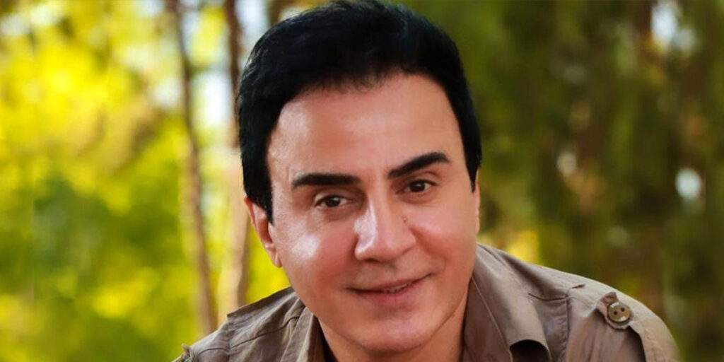 آقای عمو پورنگ؛ آخه این چه لباسی بود که پوشیدی؟!