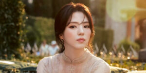 بازیگر محبوب کره‌ای عجیب‌ترین تیپش را در فرودگاه به نمایش گذاشت