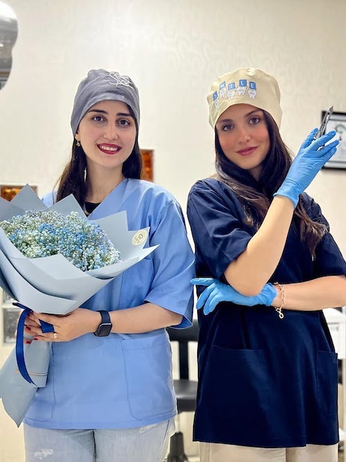 فاطمه مسعودی‌فر با لباس دندانپزشکی