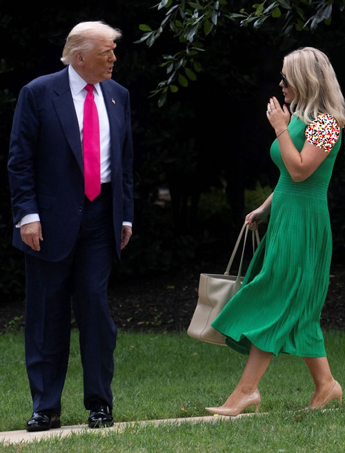 پیراهن سبز کارولین لویت