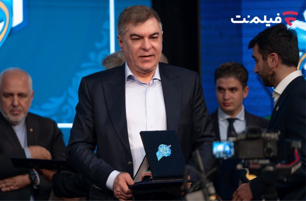 مدال کیفیت سال 1404 به علی سرتیپی اهدا شد/ بالا بردن کیفیت در سینما و شبکه نمایش خانگی