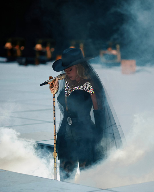 اوت‌فیت مشکی بیانسه