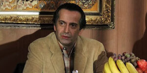 بازیگر سریال ستایش با استایلی عجیب و جسورانه در خیابان دیده شد