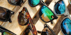 از کجا بفهمیم عینک آفتابی‌مان پلاریزه است؟