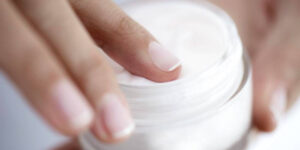 با بهترین کرم‌های روشن‌کننده پوست آشنا شوید