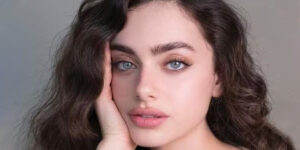 ۷ قدم مهم برای داشتن چهره‌ای جذاب اما نچرال؛ خانم‌ها دور میکاپ سنگین را خط بکشند