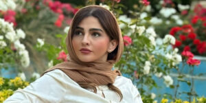 این بازیگر ایرانی با استایل خارق‌العاده‌اش به لندن قدیم سفر کرد!