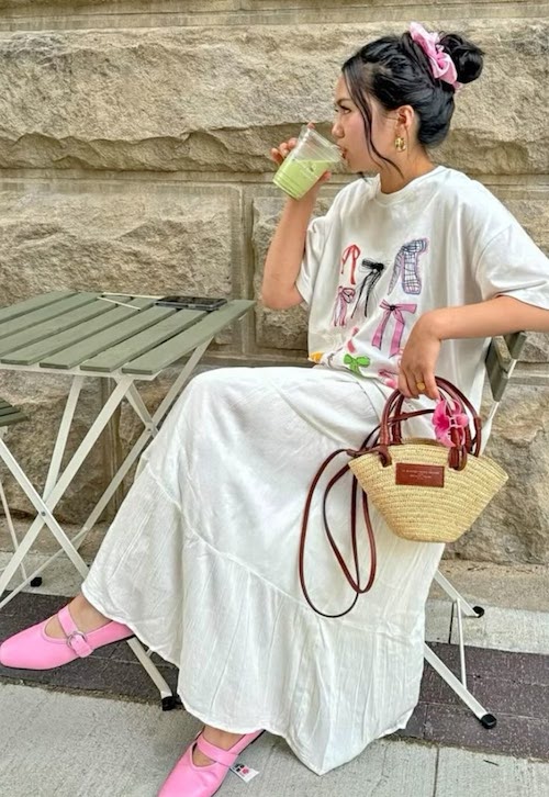 ترکیب تی‌شرت لانگ و دامن