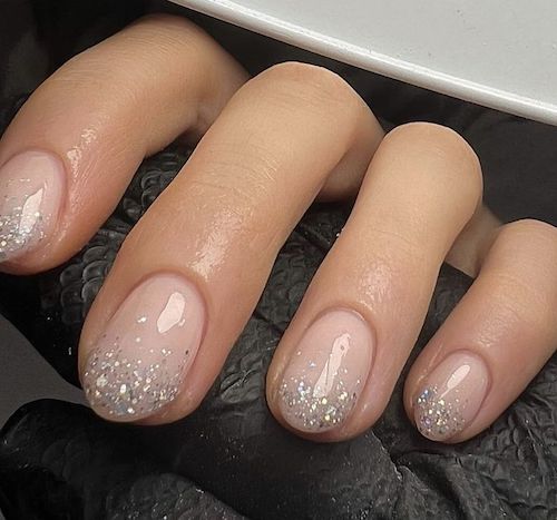 طراحی ناخن اکلیلی