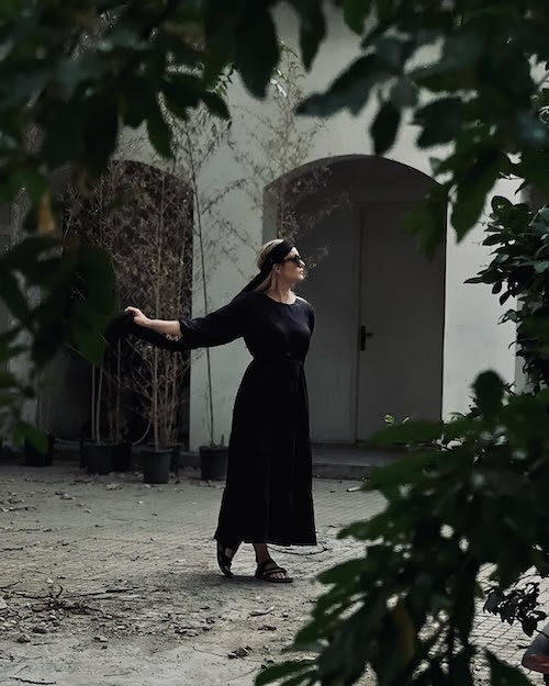 صندل‌های مشکی نیلوفر پارسا