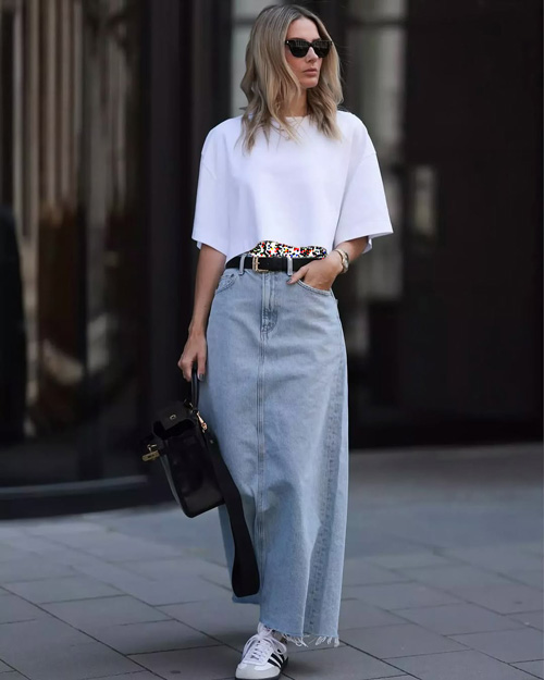 استایل با دامن‌ جین چاک‌دار