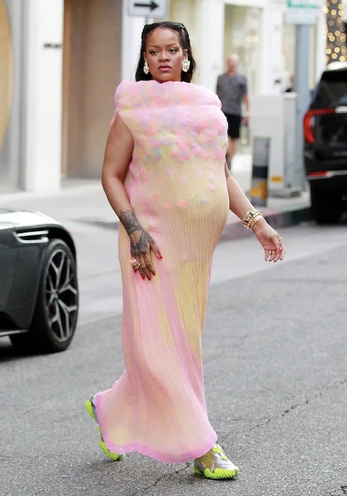 تغییر استاندارد استایل بارداری توسط ریانا