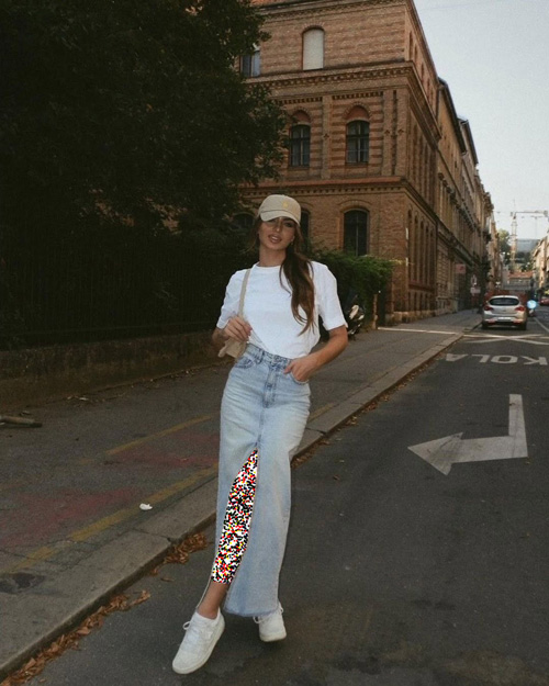 استایل با دامن‌ جین چاک‌دار